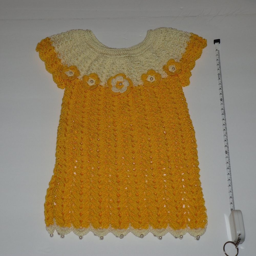 Newborn crochet babygirl dress. YELLOW